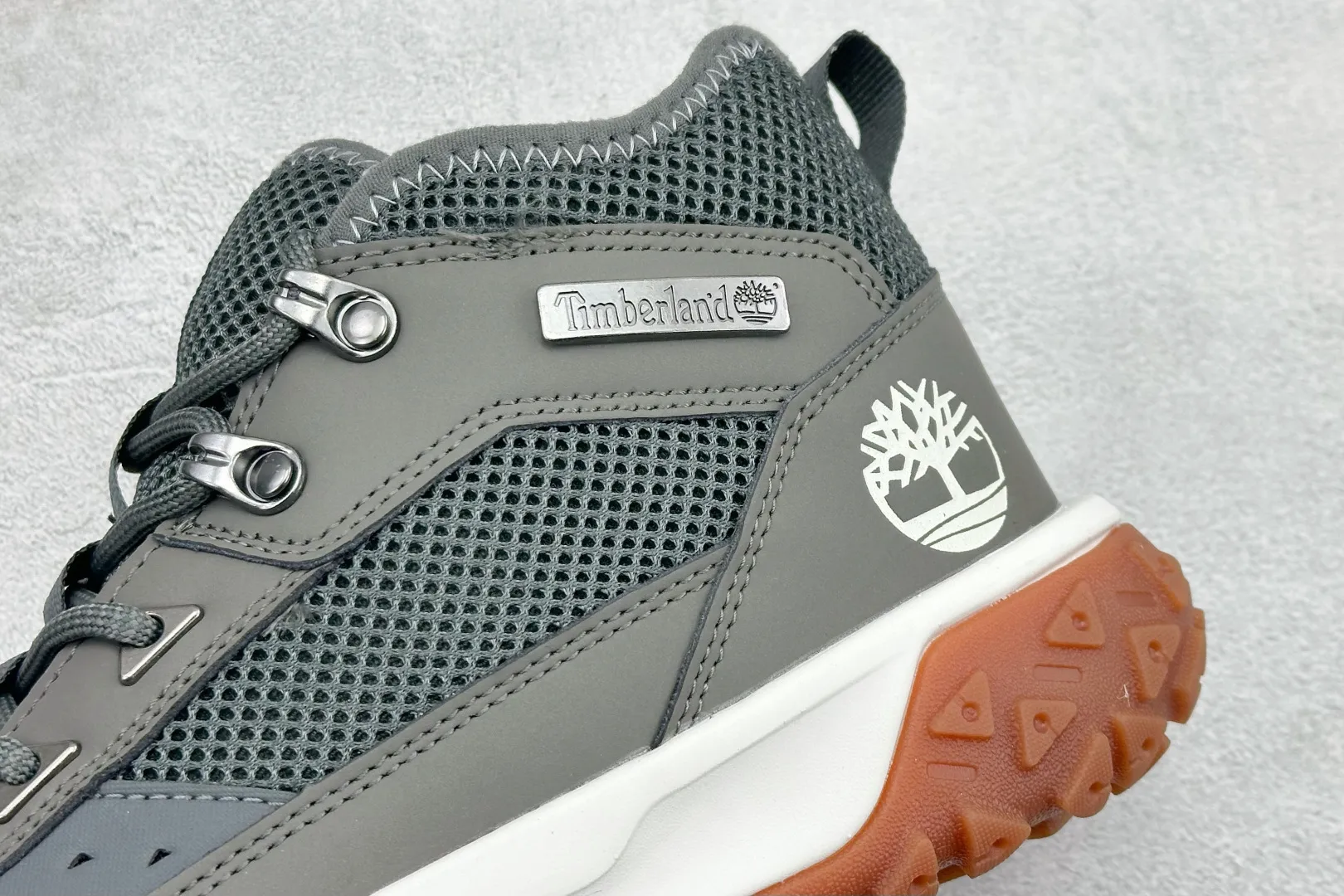 🐲💰 480 terminal stores Timberland/Timberland outdoor high-top casual Martin boots series, Guangdong factory quality, original box and original packaging. The fabric is made of Italian 🇮🇹 top-grade frosted fine-grained cowhide. It is paired with anti-odor and anti-corrosion genuine leather latex insoles to give you a perfect wearing experience. The quality is exquisite and durable. A must-have for sportsmen. Specially designed to treat those who are not handsome. High-quality and first-class foot feel. Item number: TBOA6A98Y55